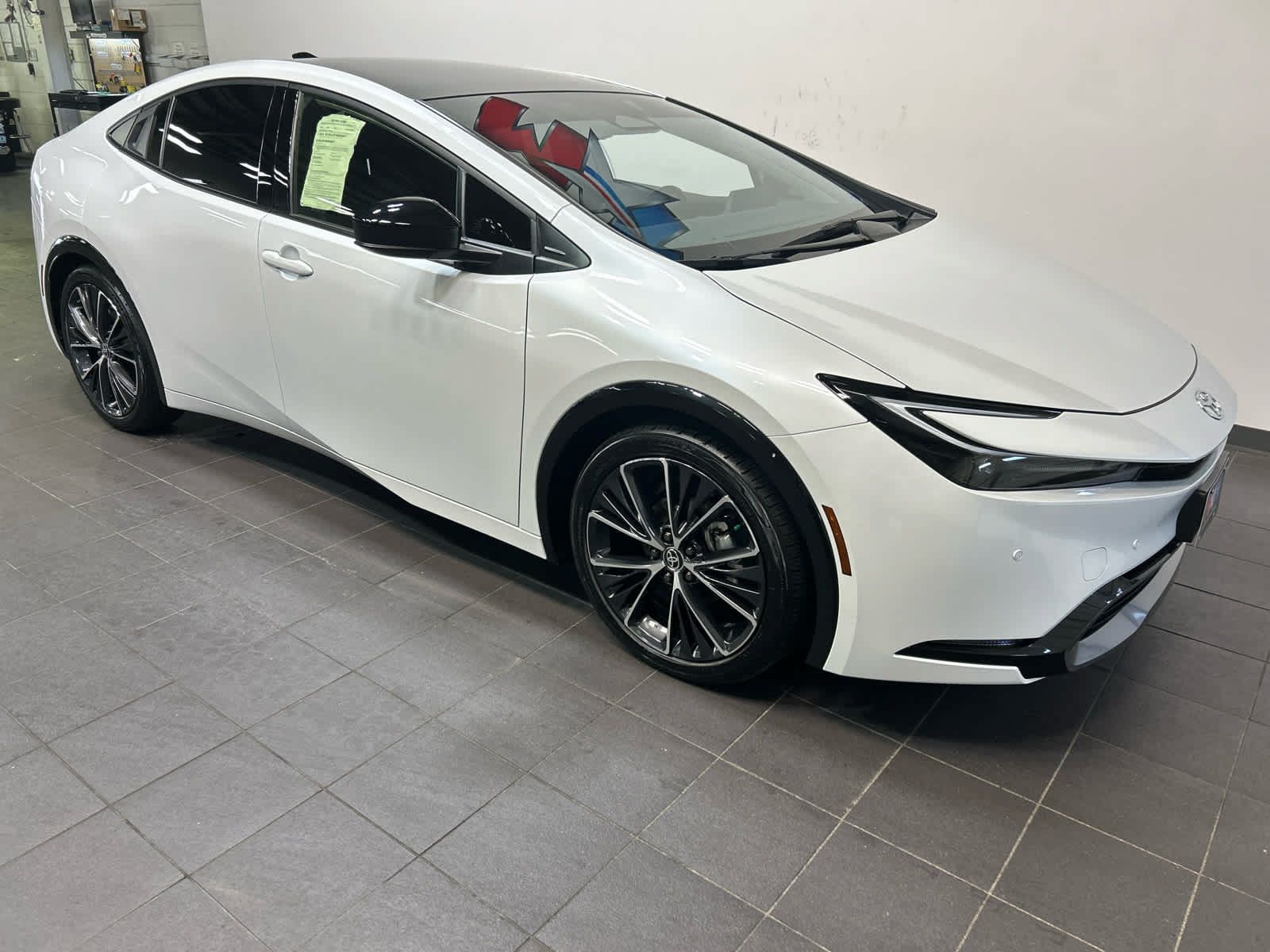 Used 2024 Toyota Prius XLE FWD image 2