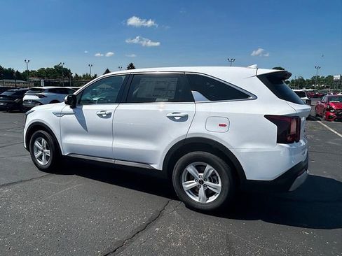 New 2025 Kia Sorento LX image 10