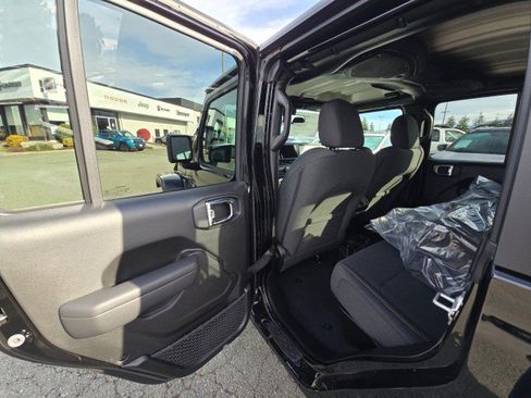 New 2025 Jeep Gladiator Sport image 17