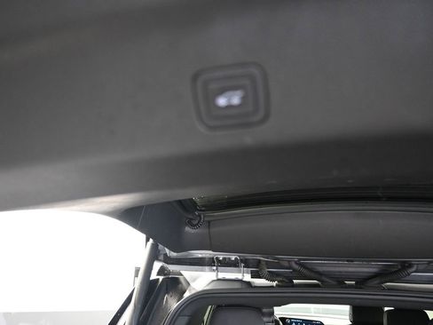 Used 2025 Chevrolet Tahoe LT image 21