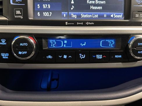 Used 2016 Toyota Highlander Limited image 28