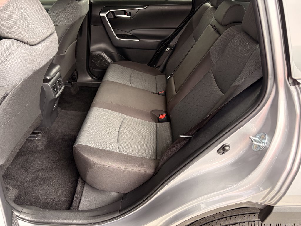 Used 2025 Toyota RAV4 XLE AWD/4WD image 11