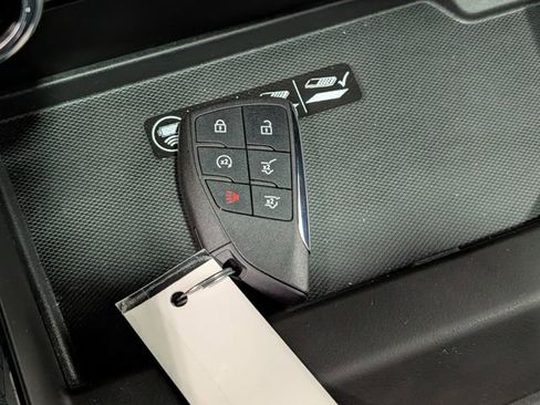 Used 2025 Chevrolet Suburban Premier image 32