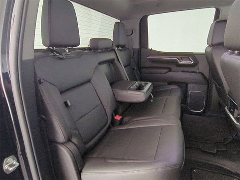 Used 2023 GMC Sierra 1500 SLT image 33