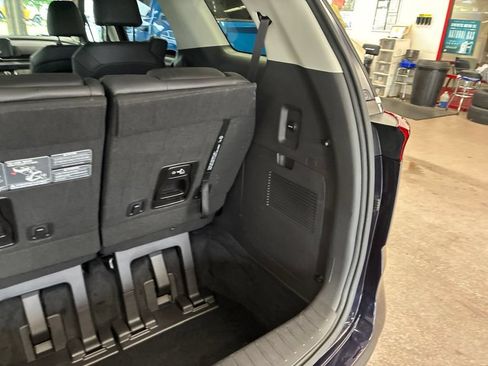 Used 2023 Kia Carnival LX FWD image 32