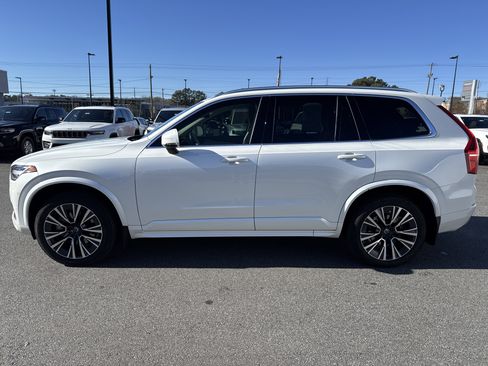 Used 2022 Volvo XC90 T5 Momentum w/ Climate Package image 7
