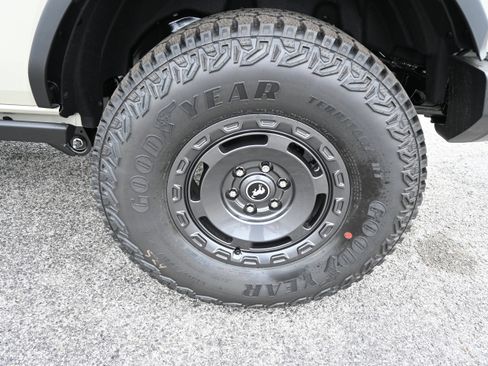 New 2025 Ford Bronco Badlands image 13