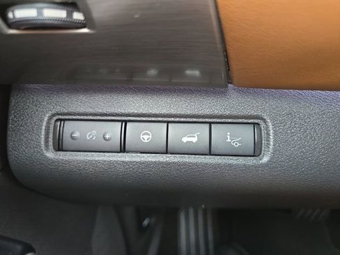 Used 2024 Nissan Pathfinder Platinum FWD image 10