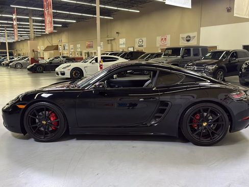 Used 2018 Porsche 718 Cayman S RWD image 6
