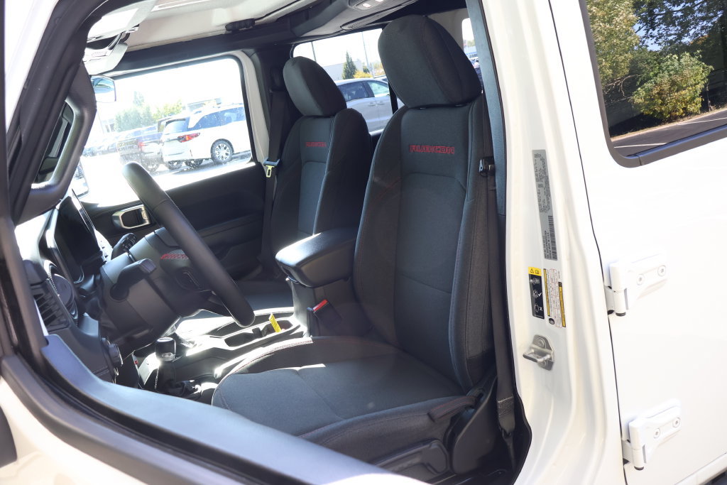Used 2025 Jeep Wrangler Unlimited Rubicon AWD/4WD image 31