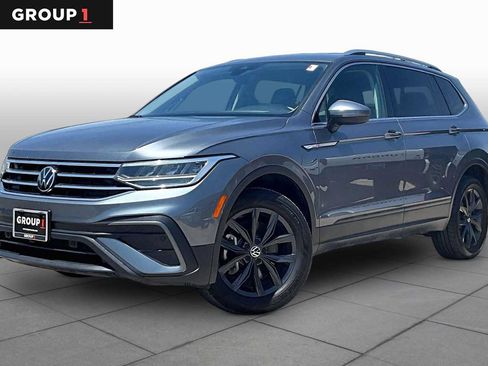 Used 2024 Volkswagen Tiguan SE AWD/4WD image 1