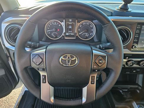Used 2022 Toyota Tacoma SR5 w/ SR5 Appearance Package (SM) image 22