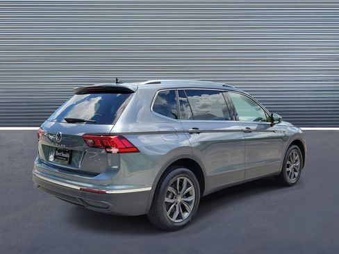 Used 2024 Volkswagen Tiguan SE FWD image 3