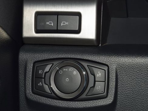 Used 2022 Ford F450 Platinum w/ FX4 Off-Road Package image 39