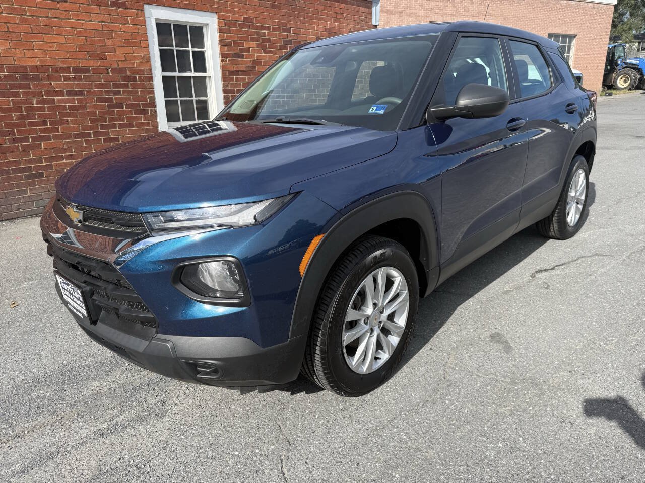 Used 2021 Chevrolet TrailBlazer LS w/ LPO, Blackout Package AWD/4WD image 1