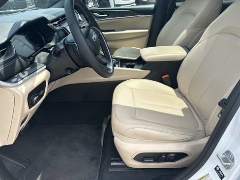 Used 2025 Jeep Grand Cherokee L Limited w/ Luxury Tech Group II RWD image 10