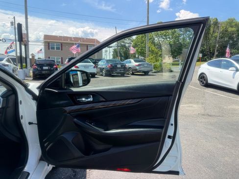 Used 2016 Nissan Maxima Platinum FWD image 21