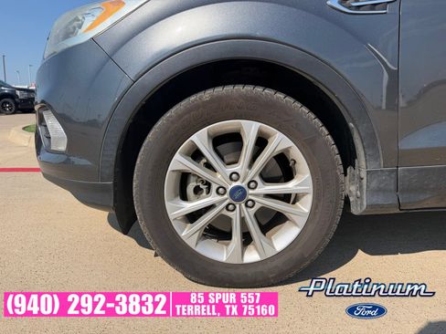 Used 2017 Ford Escape SE w/ SE Leather Comfort Package FWD image 4