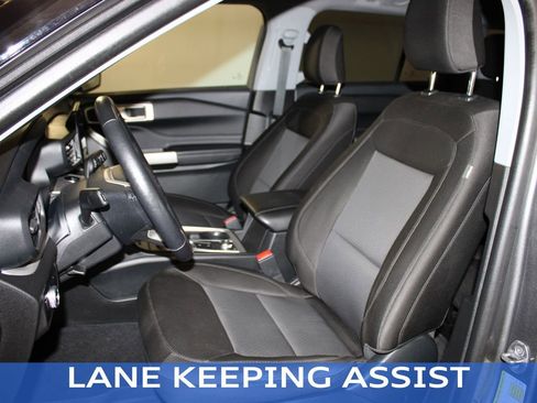 Used 2023 Ford Explorer XLT image 6