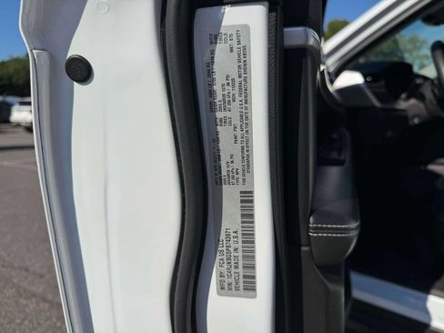 Used 2023 Jeep Grand Cherokee L Limited w/ Luxury Tech Group II AWD/4WD image 13