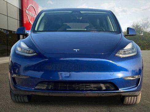 Used 2021 Tesla Model Y Standard Range image 11