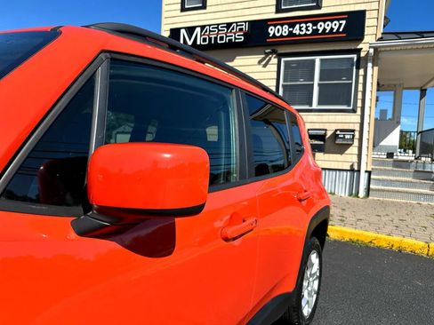 Used 2017 Jeep Renegade Latitude w/ Safety & Security Group AWD/4WD image 8