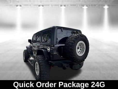 Used 2018 Jeep Wrangler Unlimited Sahara AWD/4WD image 4