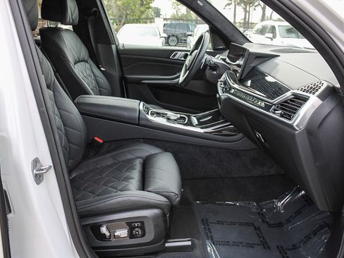 Certified 2025 BMW X7 xDrive40i w/ M Sport Package AWD/4WD image 15