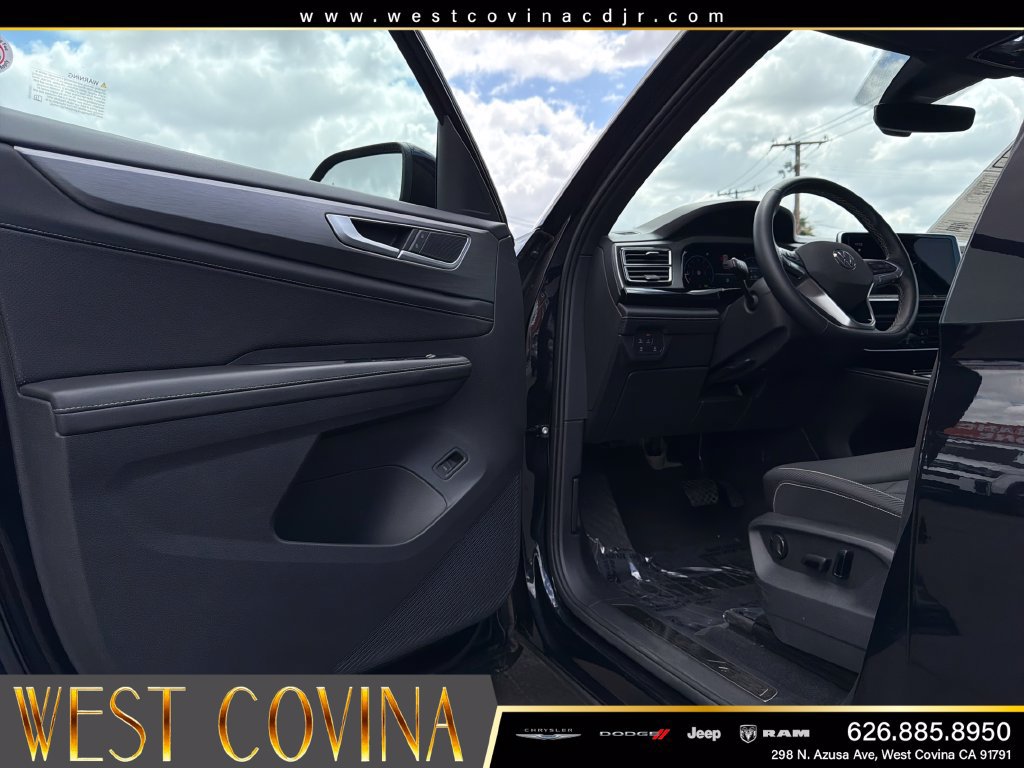 Used 2025 Volkswagen Atlas Cross Sport SE AWD/4WD image 10