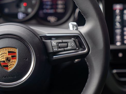 Used 2026 Porsche Macan AWD/4WD image 8