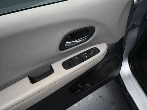 Used 2018 Honda HR-V LX image 17