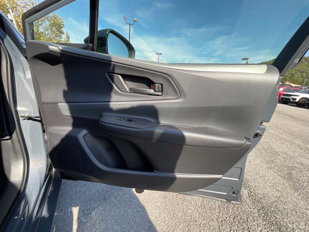 Used 2025 Toyota Prius LE FWD image 21