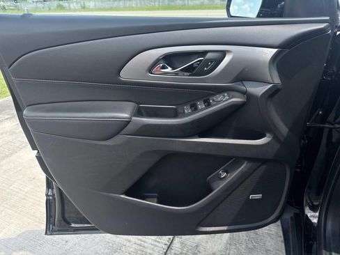 Used 2019 Chevrolet Traverse LT w/ LT Premium Package AWD/4WD image 19