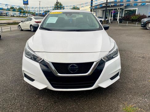 Used 2020 Nissan Versa S FWD image 2
