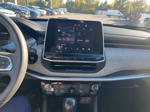 Used 2022 Jeep Compass Latitude image 12