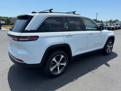 Used 2022 Jeep Grand Cherokee Limited 4xe image 10