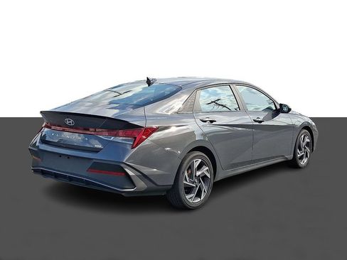 Used 2025 Hyundai Elantra SEL FWD image 7
