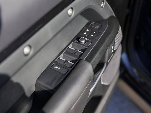 Used 2023 Land Rover Defender 110 V8 image 25