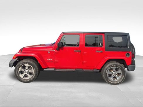 Used 2018 Jeep Wrangler Unlimited Sahara w/ Connectivity Group AWD/4WD image 35