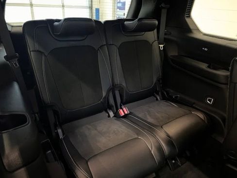 Used 2025 Jeep Grand Cherokee L Altitude AWD/4WD image 8