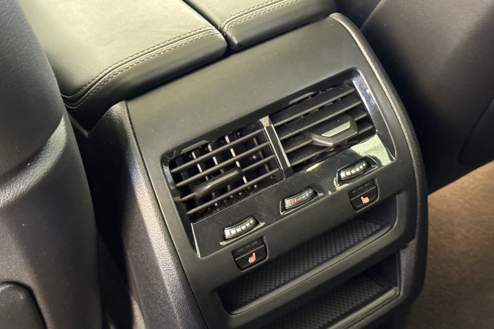 Used 2024 BMW X5 xDrive40i w/ M Sport Package AWD/4WD image 15