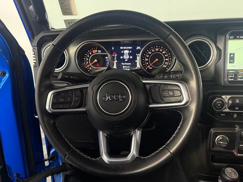 Used 2022 Jeep Wrangler Unlimited Sahara AWD/4WD image 15
