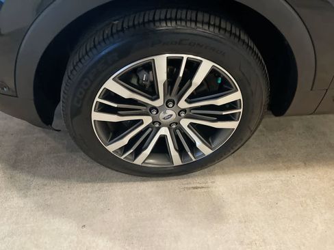 Used 2017 Ford Explorer Platinum image 10