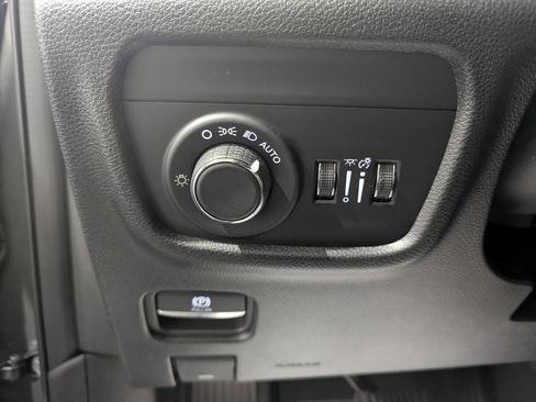 New 2025 Jeep Grand Cherokee Altitude image 15