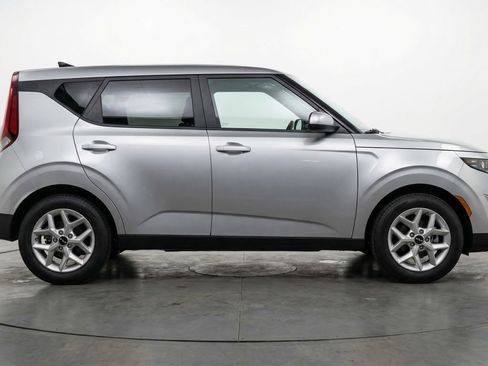 Used 2025 Kia Soul LX w/ LX Technology Package image 11