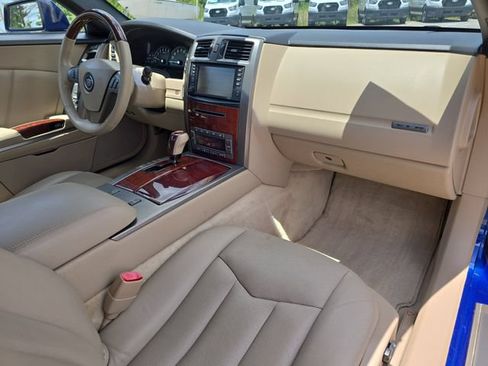 Used 2007 Cadillac XLR RWD image 10