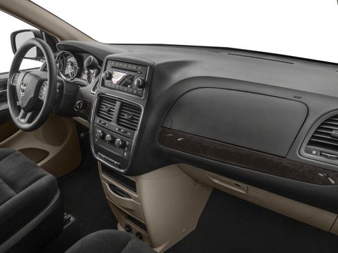 Used 2018 Dodge Grand Caravan SE w/ UConnect Hands-Free Group FWD image 10