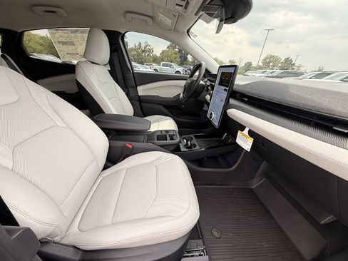 New 2025 Ford Mustang Mach-E Premium image 12