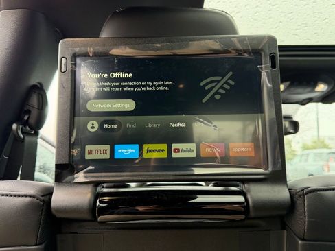 Used 2026 Chrysler Pacifica Select image 35