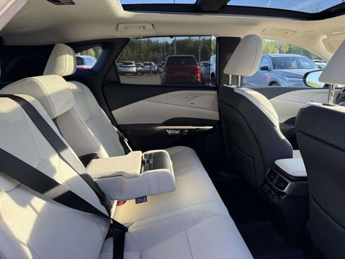 Used 2025 Lexus RX 450h AWD w/ Luxury Package image 16